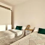 Housing Santa Ana * レオン