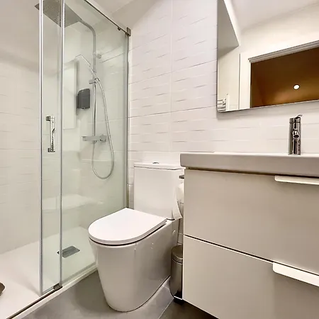 Housing Santa Ana Apartment *